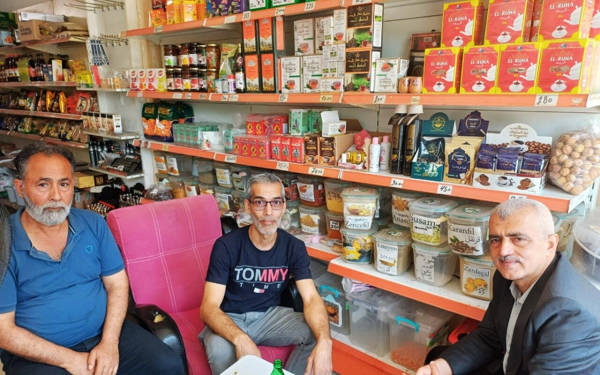 Gergerlioğlu, Derince’de dükkânı taşlanan Suriyeli esnafı ziyaret etti