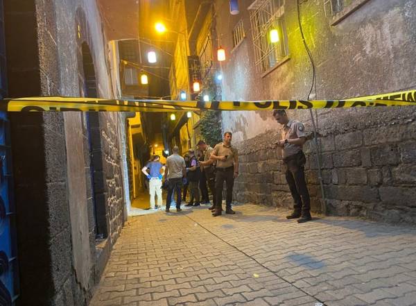 Diyarbakır Sur’da iki kafeye saldırı