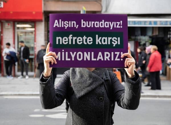 /haber/transphobic-attacks-are-increasing-in-turkeys-izmir-as-is-solidarity-297668