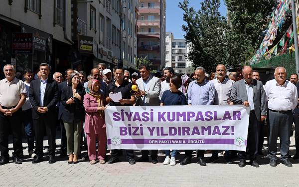 Van'da gözaltı protestosu: Kürt halkı topyekûn bir saldırı altında