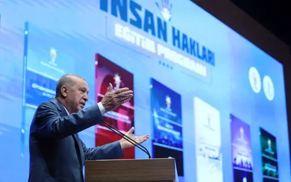 /haber/erdogan-labels-critics-of-instagram-ban-house-negros-298257