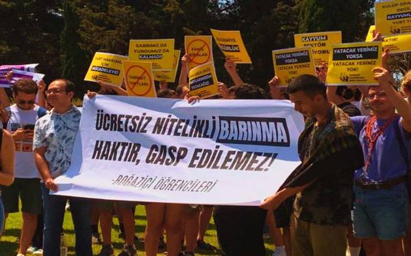 /haber/chp-den-iktidara-universite-ogrencileri-icin-acil-cagri-298703