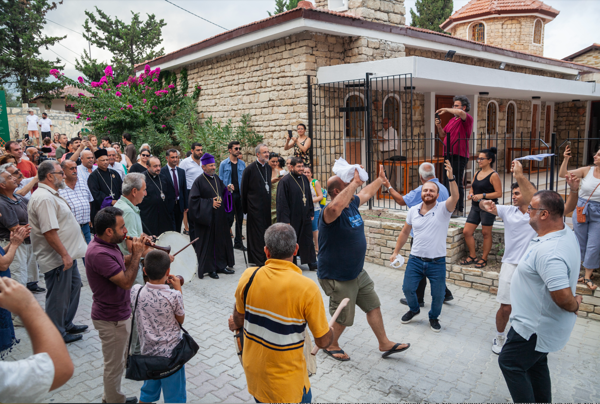 /haber/armenian-community-in-hatay-celebrates-feast-at-church-restored-after-earthquakes-298722