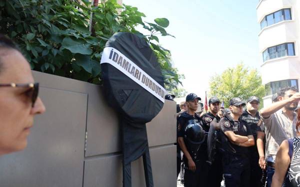 Iran’s death sentences for Kurdish women protested outside embassy in Ankara