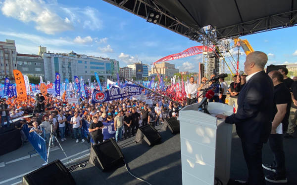 TÜRK-İŞ eyleminde Ergün Atalay’a istifa sloganları