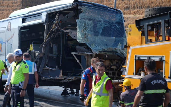 Küçükçekmece'de metrobüs kazası: 4 kişi gözaltına alındı