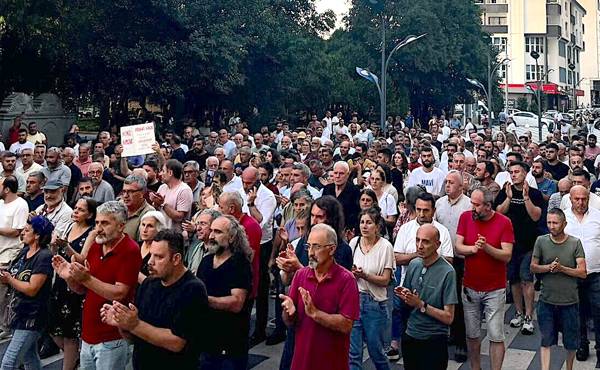 Hopa'da halk öldürülen köylü Reşit Kibar için sokağa çıktı