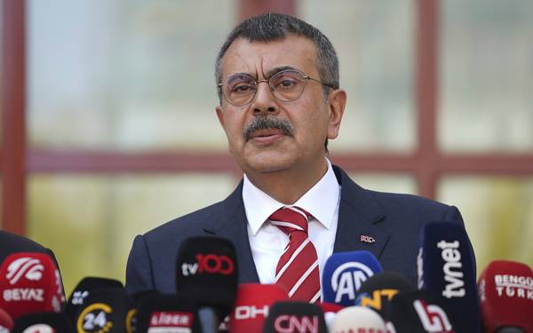 Bakan Tekin: Kayıt parası alınması asla ve kata mümkün değil