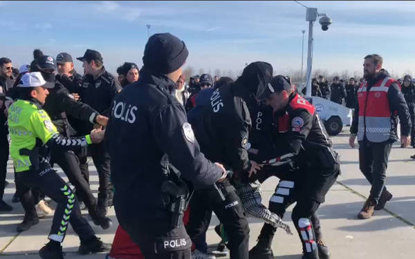 Ali Yerlikaya’ya göre bianet muhabirlerine polis şiddeti yasalmış