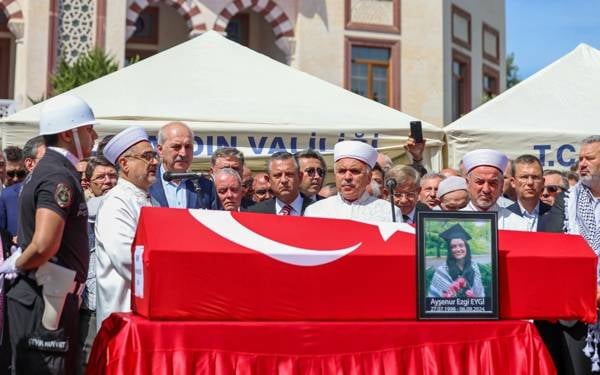 Ayşenur Ezgi Eygi, Didim'de son yolculuğuna uğurlandı