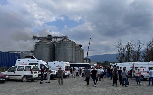 /haber/hendekte-makarna-fabrikasinda-patlama-meydana-geldi-299704