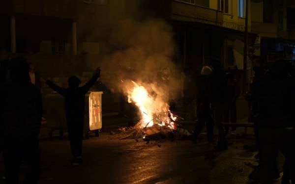 /haber/batmanda-kayyim-protestolari-sokaklarda-devam-ediyor-301398