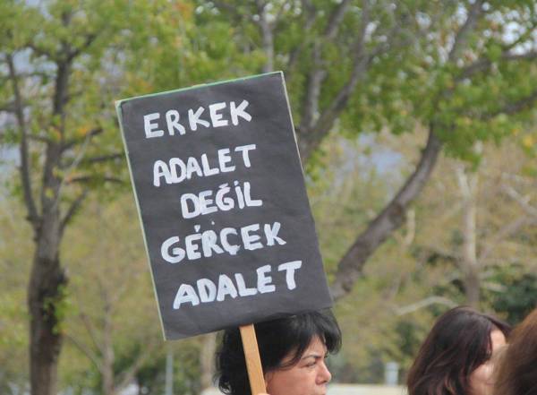 Mahkeme, eşini darp eden kocaya karşı kendisini savunan kadını haklı buldu