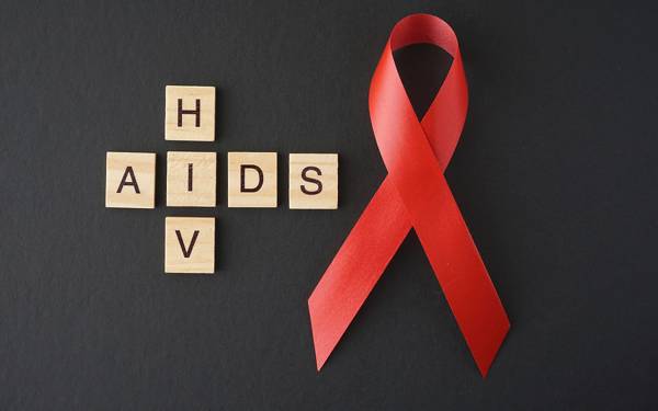 13 yaşındaki çocuk AIDS nedeniyle hayatını kaybetti