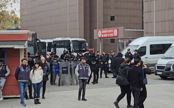 'Yenidoğan Çetesi' davası: Mahkeme, tutuksuz 10 hakkında tutuklama kararı verdi