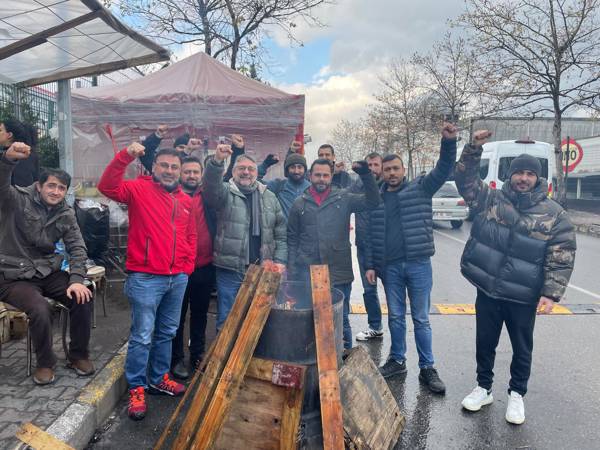 /haber/metal-workers-defy-erdogans-strike-ban-after-failed-negotiations-302721