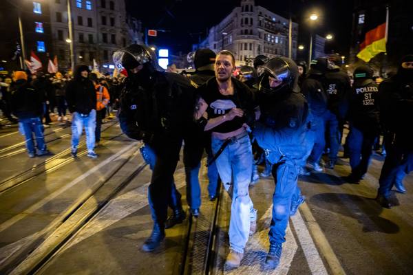 /haber/irkci-afd-yandasinin-yarattigi-felaketi-almanya-da-gocmen-dusmanligini-koruklemek-icin-kullaniyor-302969