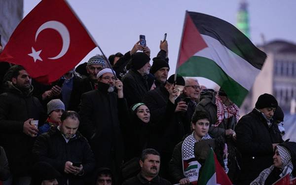 /haber/gazze-mitinginde-israil-e-tepki-pankarti-acanlara-gozalti-303244