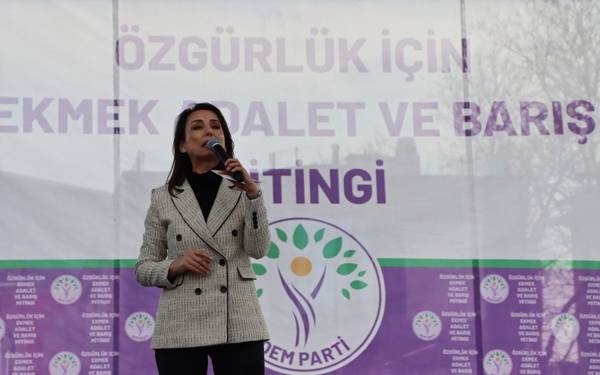 /haber/dem-parti-esenyurt-taki-mitingde-ocalan-in-mesajini-paylasti-304191