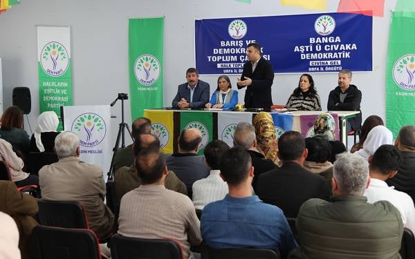 /haber/dbp-ve-dem-parti-8-kentte-halkla-bulustu-barisi-her-yerde-anlatmaliyiz-305294