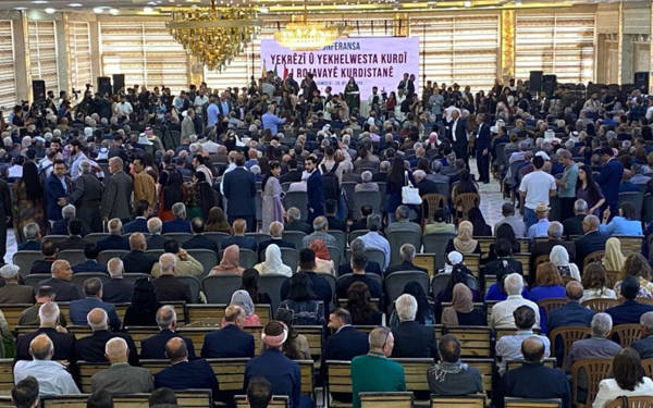 /haber/suriyeli-kurtlerden-ademi-merkeziyetci-ve-demokratik-bir-devlet-cagrisi-306877