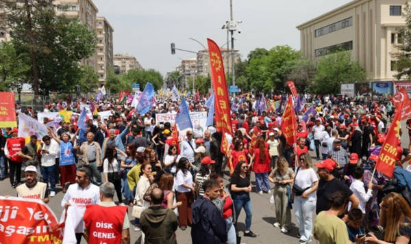 Li Amedê pîrozbahiya 1ê Gulanê dest pê kir