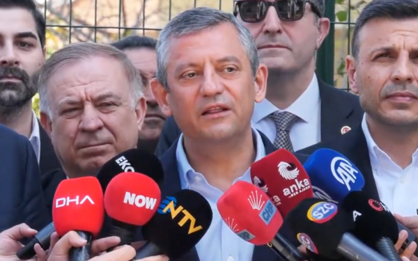 Özel, “Sırrı Süreyya’nın emaneti”ni açıkladı: Bir Cumhuriyet Şarkısı