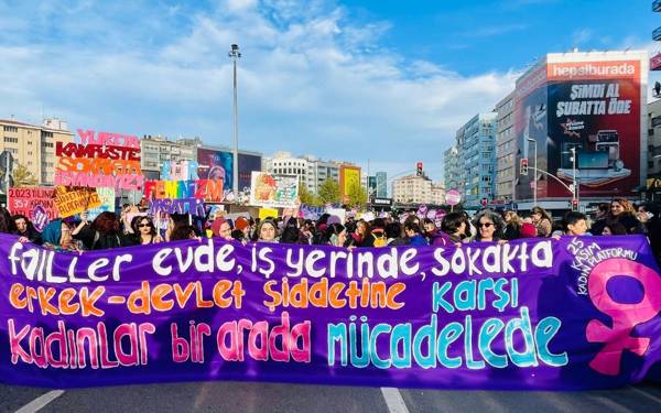 Kadınlar mücadele ediyor, erkek şiddeti yargılanıyor