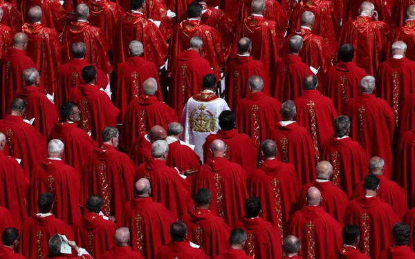 Papalık seçiminde ikinci gün oylamaları başladı