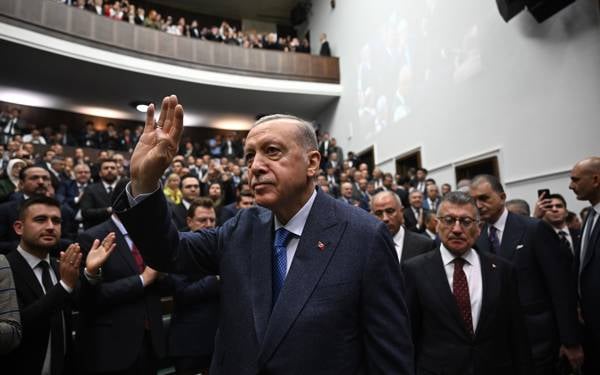 Erdoğan, yerel yönetimlerde vali ve kaymakların yetkilerinin artırılmasını istedi