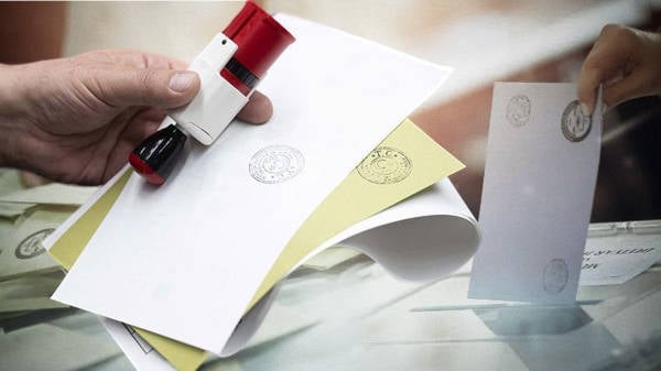AKP ankette ilk sıraya yükseldi