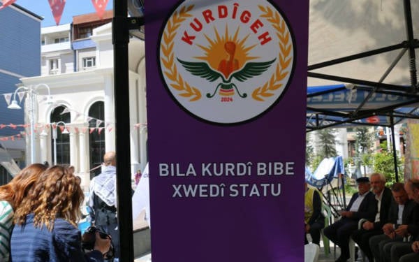 Dersdêrên Kurdîgehê: Divê demildest dewlet pêşiya zimanê kurdî veke
