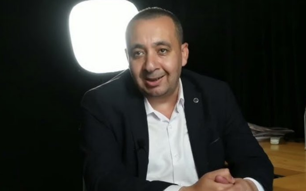 'Adres teyidi' denilerek gözaltına alınan Taha Elgazi ve eşi sınır dışı edildi