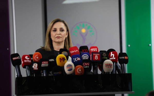 Ayşegul Dogan: Divê hemû partiyên siyasî tevkariyê li pêvajoyê bikin!