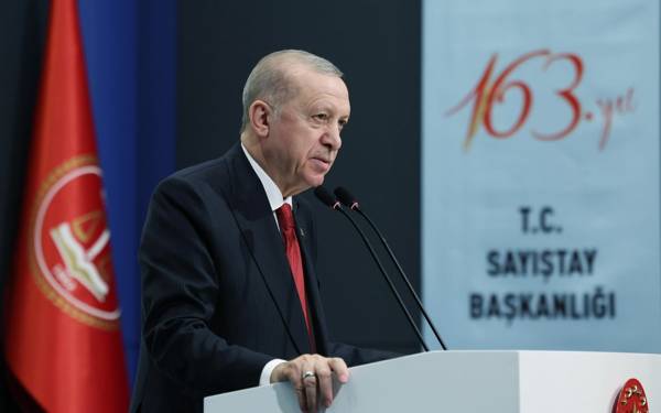 Erdoğan appoints ten jurists to prepare new constitution