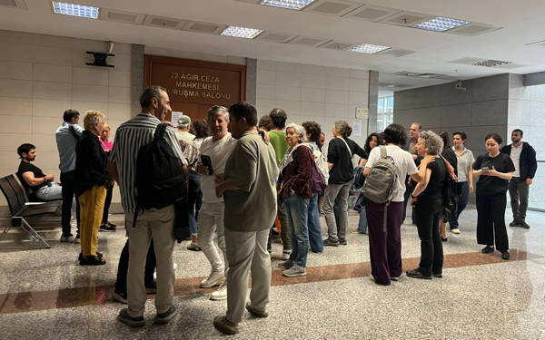 /haber/hdk-sorusturmasinda-yargilanan-8-kisi-hakkinda-tahliye-karari-307861