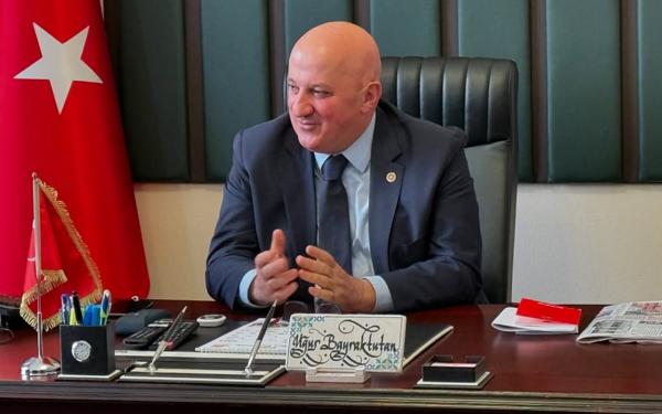 Uğur Bayraktutan kimdir?