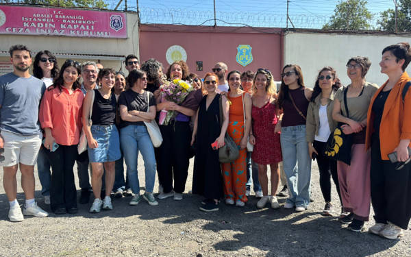 /haber/gazeteci-elif-akgul-tahliye-edildi-307985