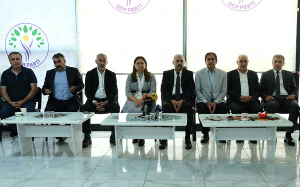 Diyarbakır’da DEM Parti-AKP bayramlaşması
