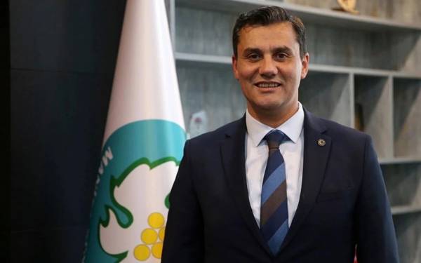 Ferdi Zeyrek kimdir?
