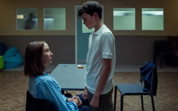 Fransa, 'Adolescence' dizisini okullarda müfredata dahil ediyor
