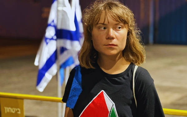 /haber/israil-alikoydugu-dort-madleen-aktivistini-sinir-disi-ediyor-308207