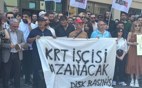 KRT'de “alın teri” mücadelesi: Gazetecilerin bayramı adalet nöbetinde geçti