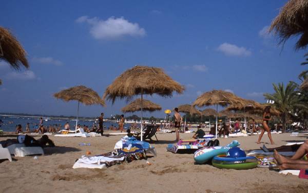 /haber/suriyede-kadinlara-halk-plajlarinda-burkini-zorunlulugu-308297