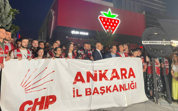 /haber/chp-yeni-akit-i-protesto-etti-manisa-barosu-da-suc-duyurusunda-bulundu-308321