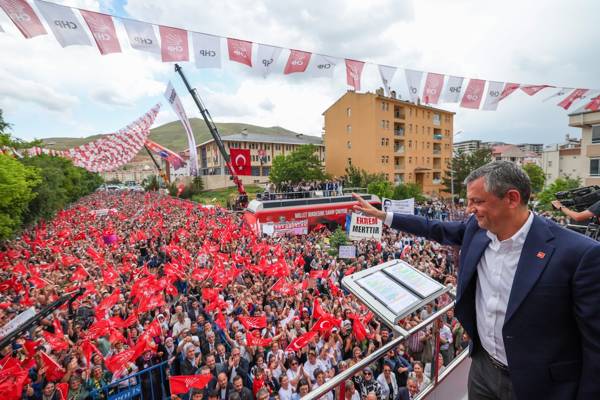 Özgür Özel: Türkiye sahipsiz değil, hep beraber kurtaracağız