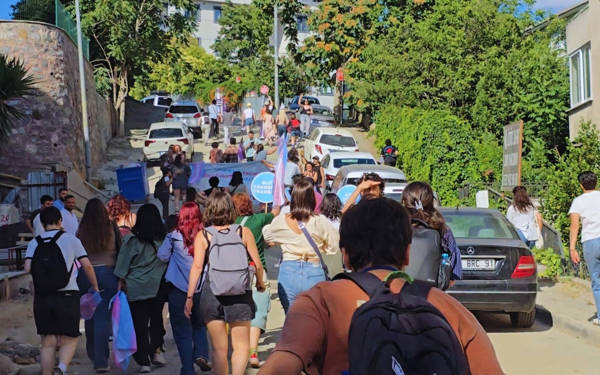 11. İstanbul Trans Onur Yürüyüşü'ne polis müdahalesi: En az 60 gözaltı