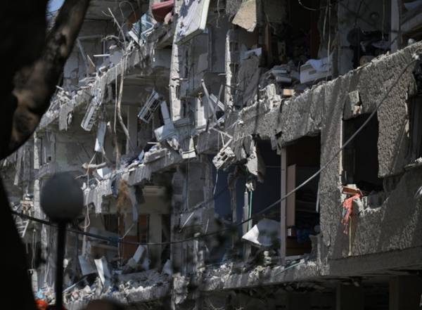 /haber/iran-israile-35-fuzeyle-saldirdi-tel-aviv-ve-hayfa-vuruldu-308673