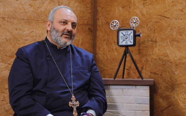 Ermenistan'da ‘darbe planladığı’ iddia edilen Başpiskopos Galstanyan gözaltına alındı