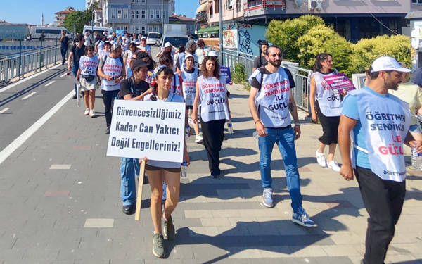 Özel sektör öğretmenleri 'taban ücret ve güvence' talebiyle İstanbul’dan Ankara’ya yürüyor